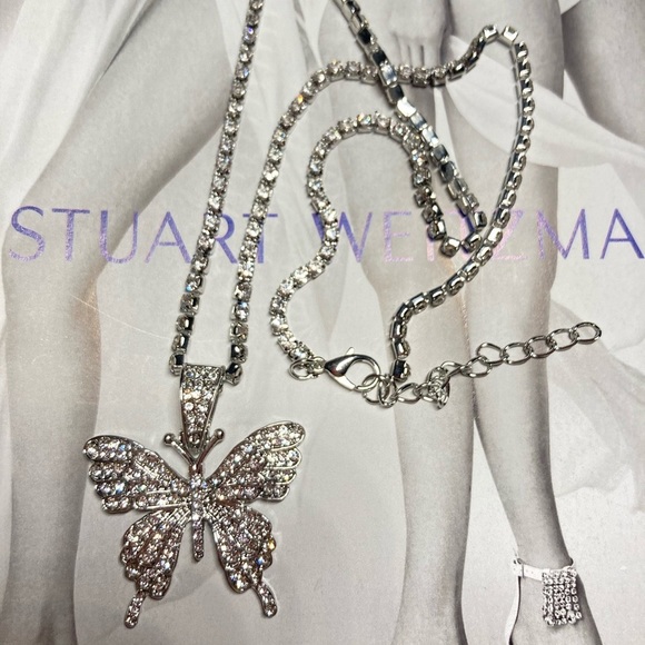 Luxury Silver Rhinestone Butterfly 🦋 Necklace - Picture 2 of 3